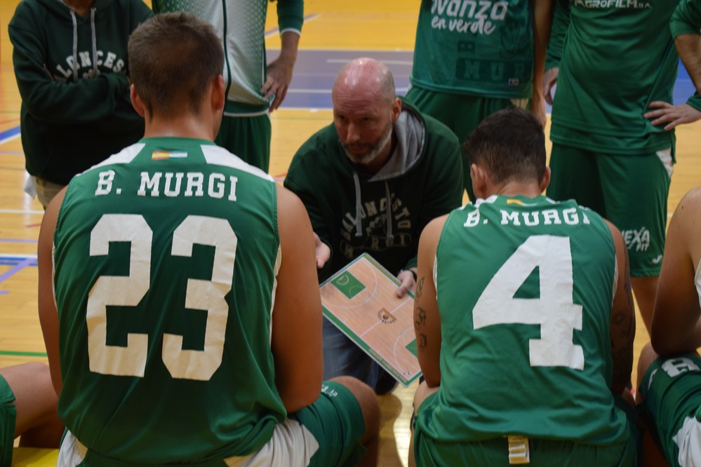 El primer equipo del Baloncesto Murgi pone a punto sus jugadores