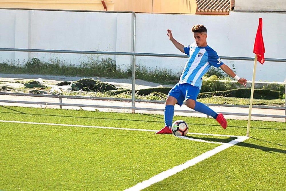 El CD El Ejido firma al joven extremo zurdo Raúl Botía