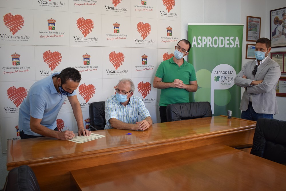El Ayuntamiento de Vícar continuará colaborando con Asprodesa en la integración laboral de personas con discapacidad