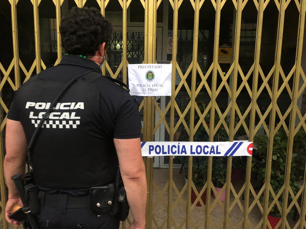 La Policía Local interpone 20 denuncias por no hacer uso de la mascarilla; 10 a establecimientos públicos por incumplimiento de las medidas de prevención de COVID-19 y precinta un local