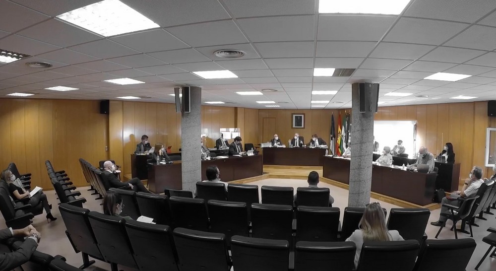 La oposición de Roquetas afirma que el “cobarde” es Amat por esconderse “detrás del transfuguismo y utilizar a su familia”