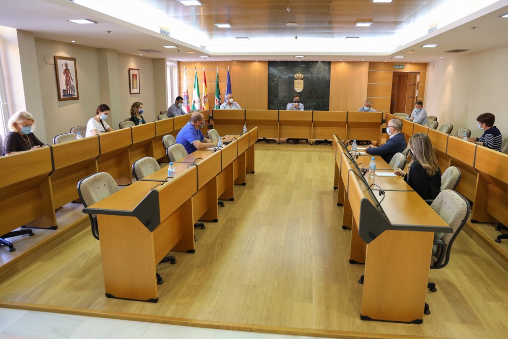 La Junta de Portavoces repasa las actuaciones articuladas frente al COVID-19 y las medidas de prevención en los Cementerios de El Ejido
