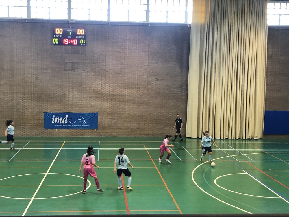 Las celestes de fútbol sala caen 0-2 ante el Roldán en el primer partido de la temporada