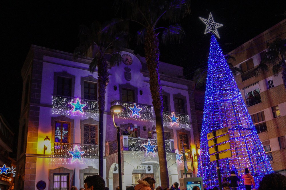 La Junta de Gobierno de Adra aprueba la licitación de la iluminación de Navidad