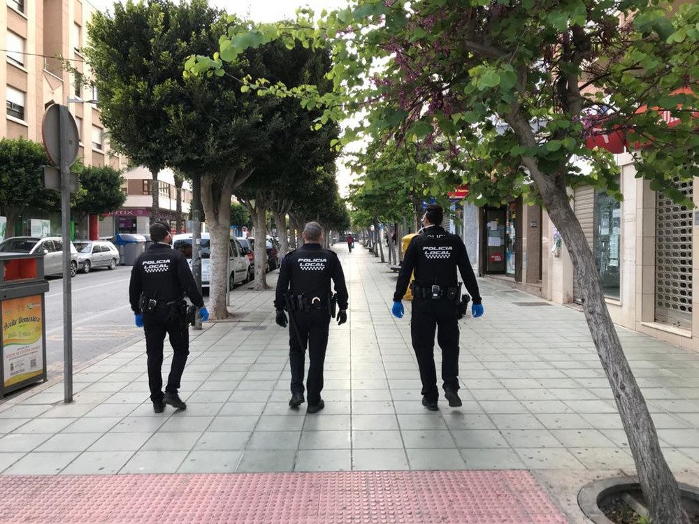 La Policía Local interpone sanciones a 95 personas, 3 establecimientos y procede al cierre de uno de ellos por incumplimiento de las medidas de prevención frente al COVID-19