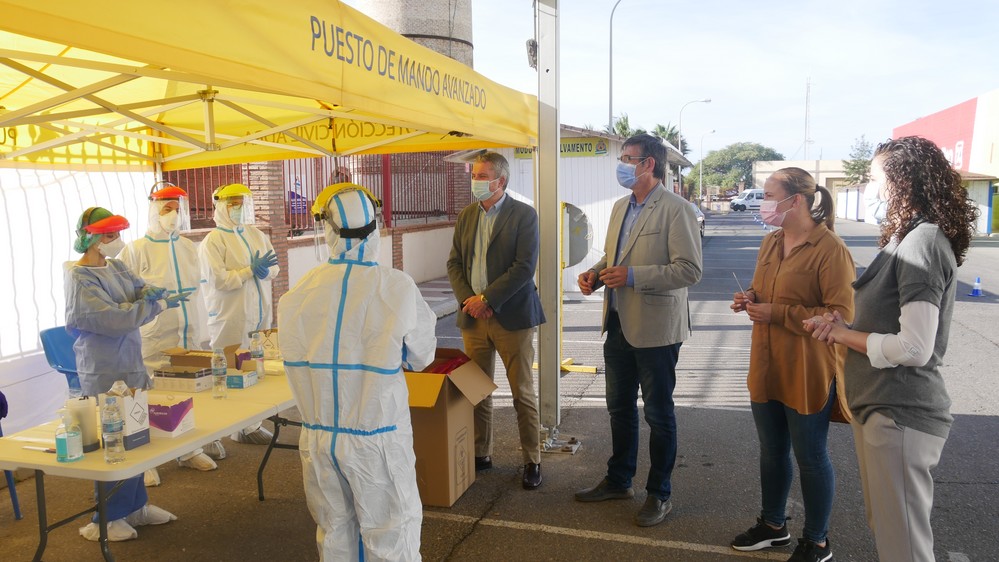 Salud instala un punto de recogida rápida de muestras en La Azucarera de Adra