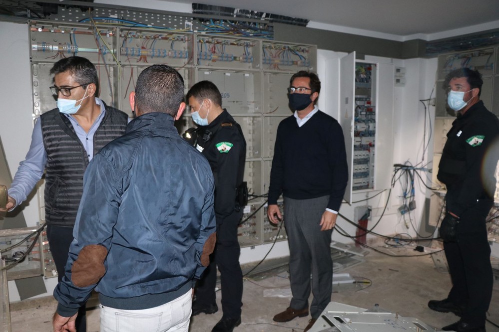 El alcalde de El Ejido supervisa las actuaciones que se están ejecutando en el Residencial ‘Los Patios’ de San Agustín