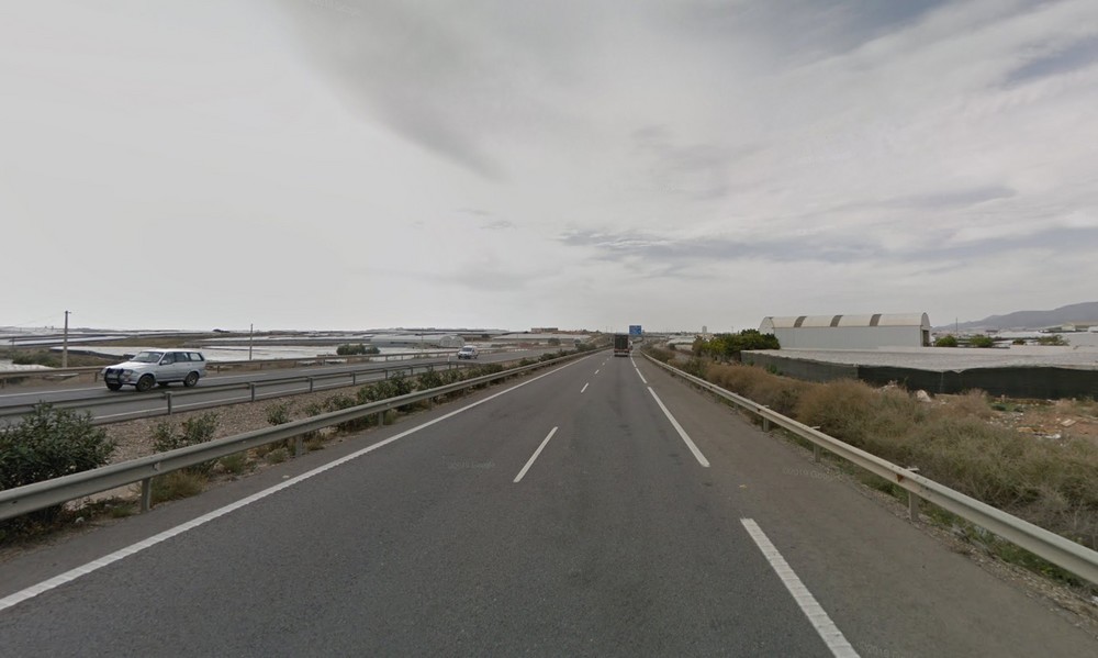 Accidente en la A-7 con salida de un turismo a la altura de El Ejido