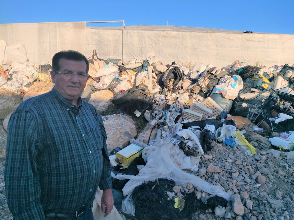 El  PSOE de El Ejido exige a la Junta y al Ayuntamiento que retiren los restos de residuos  recogidos hace casi un año en la Rambla Morales de Santa María del Águila