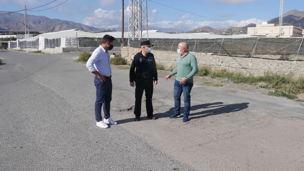 Adra reitera la obligación de gestionar adecuadamente los residuos agrícolas