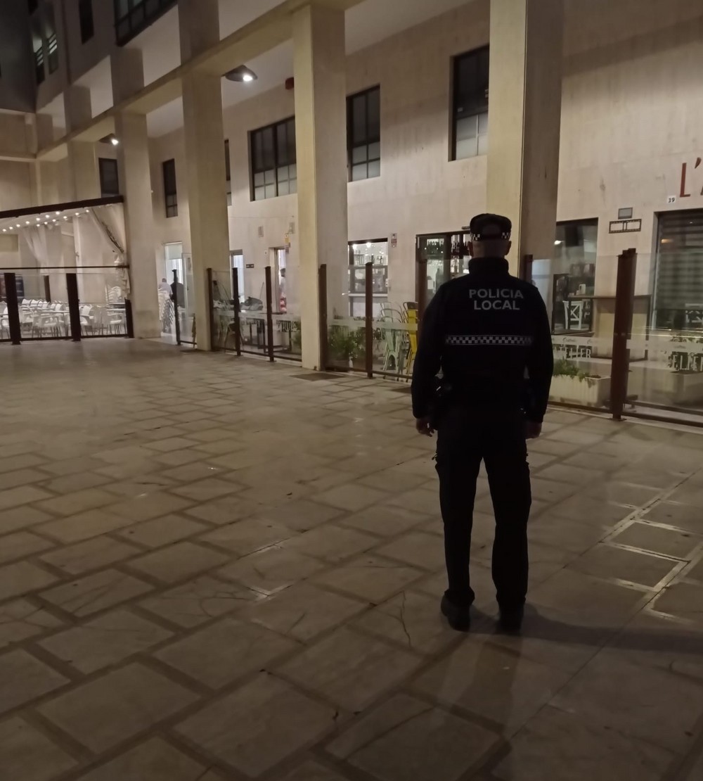 La Policía Local de El Ejido intensifica los controles de movilidad y de cierre de la actividad no esencial y el toque de queda
