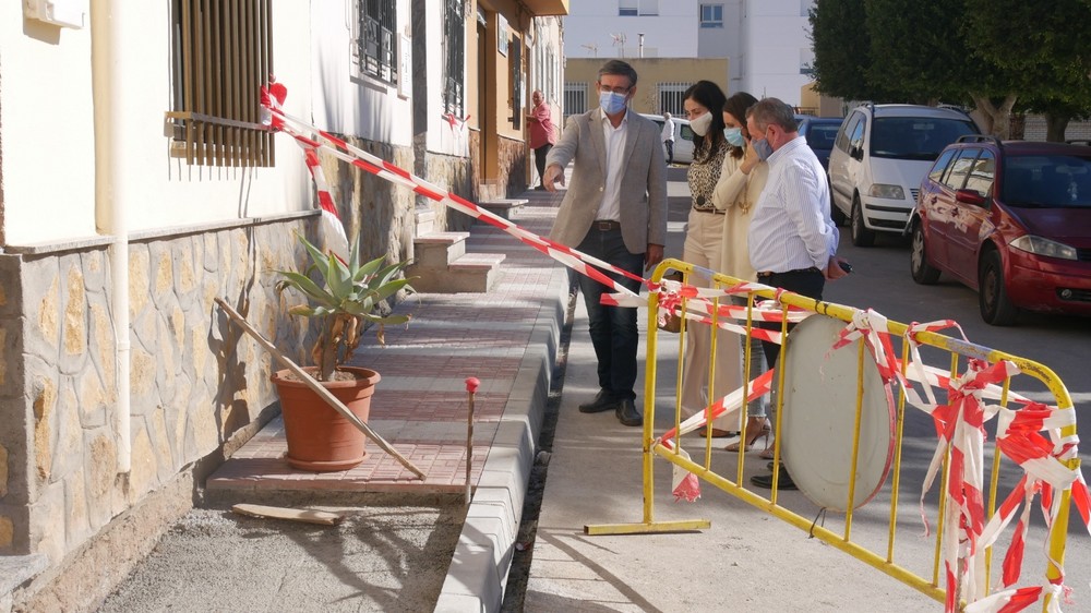 En marcha obras de acerado y mejora de accesibilidad en calle Zacatín y Plaza Andalucía de Adra