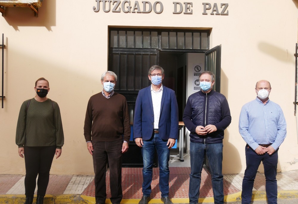 Ayuntamiento y Junta estudian mejoras para el Juzgado de Paz de Adra