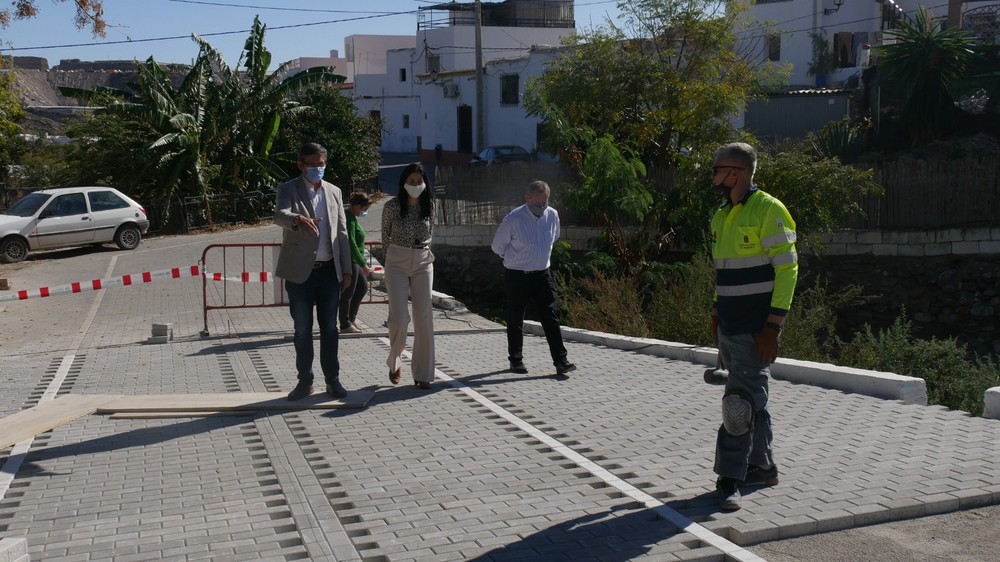 Las obras de embellecimiento y creación de zonas verdes del Plan Coopera avanzan a buen ritmo en Adra
