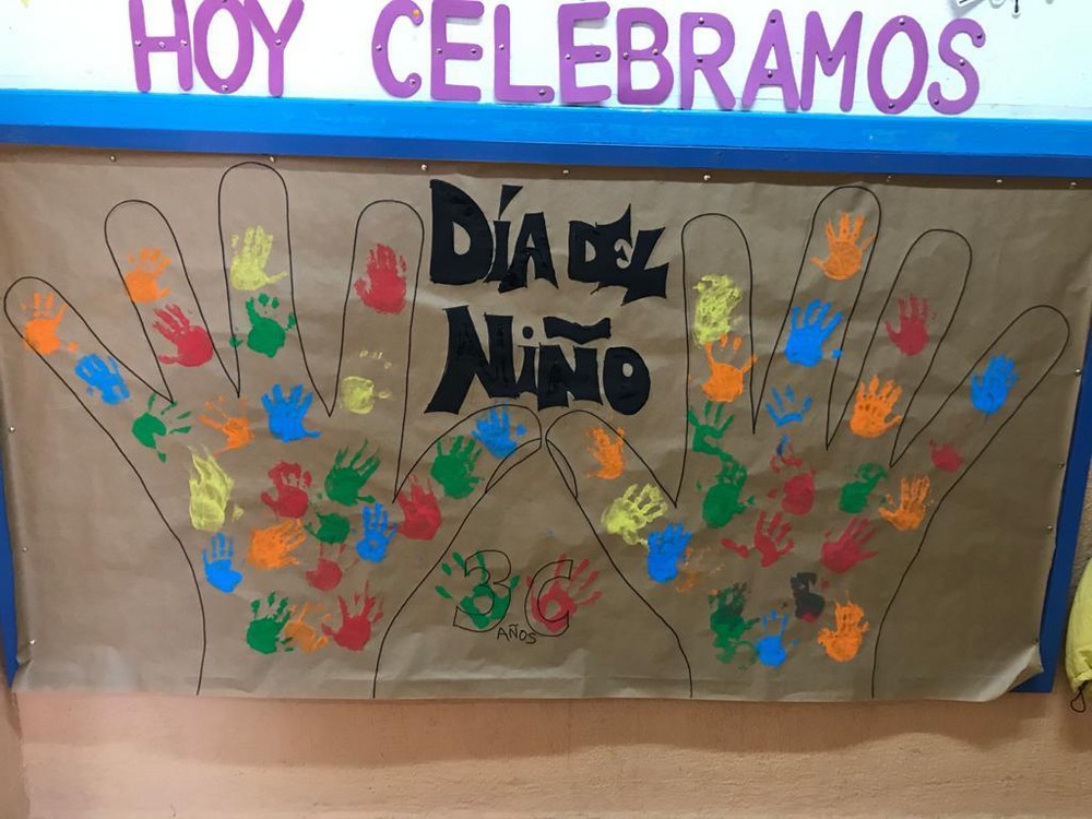 Tarjetas y libros con los derechos del niño inundan las aulas de los centros de Vícar