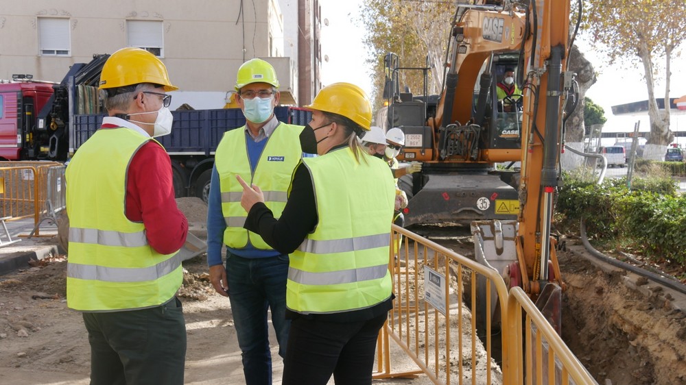 El Ayuntamiento de Adra renueva un tramo del colector de saneamiento en la Carretera de Almería