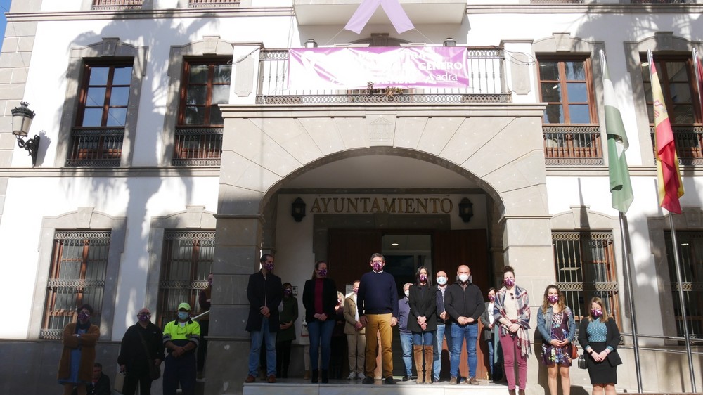 Adra se suma al Día Internacional contra la Violencia de Género y muestra su repulsa ante una “lacra social”