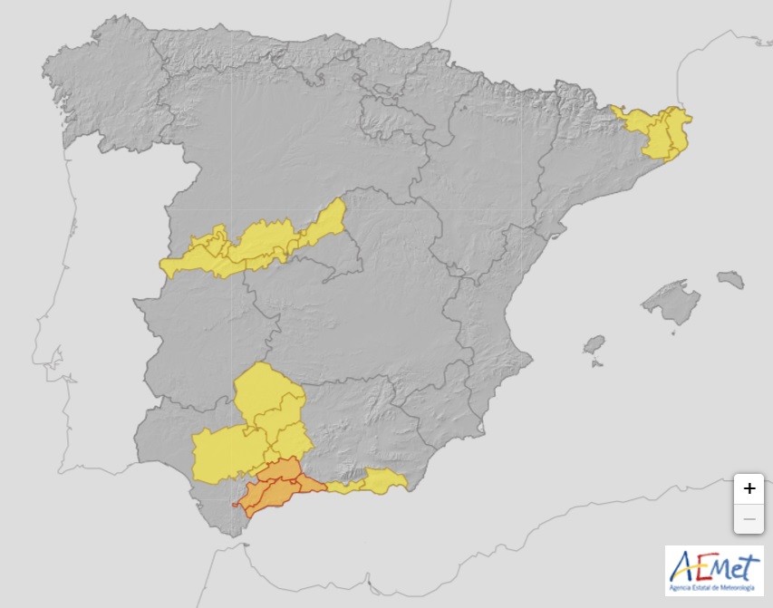 La AEMET activa la alerta amarilla en el Poniente y la capital hasta las tres de la tarde del viernes por lluvias y tormentas