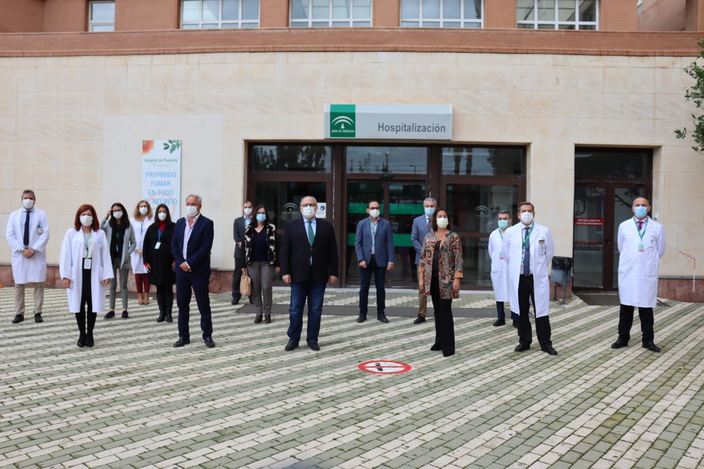 El Hospital de Poniente recibe la visita de la viceconsejera de Salud y Familias