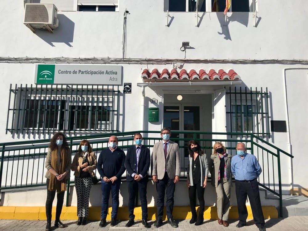 El delegado de Igualdad visita el Centro de Participación Activa de Adra con motivo de su reapertura
