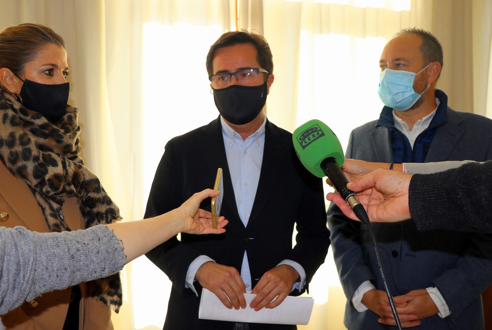 El alcalde de El Ejido incide en el compromiso de la Junta de ejecutar en tres años obras en materia de infraestructuras educativas