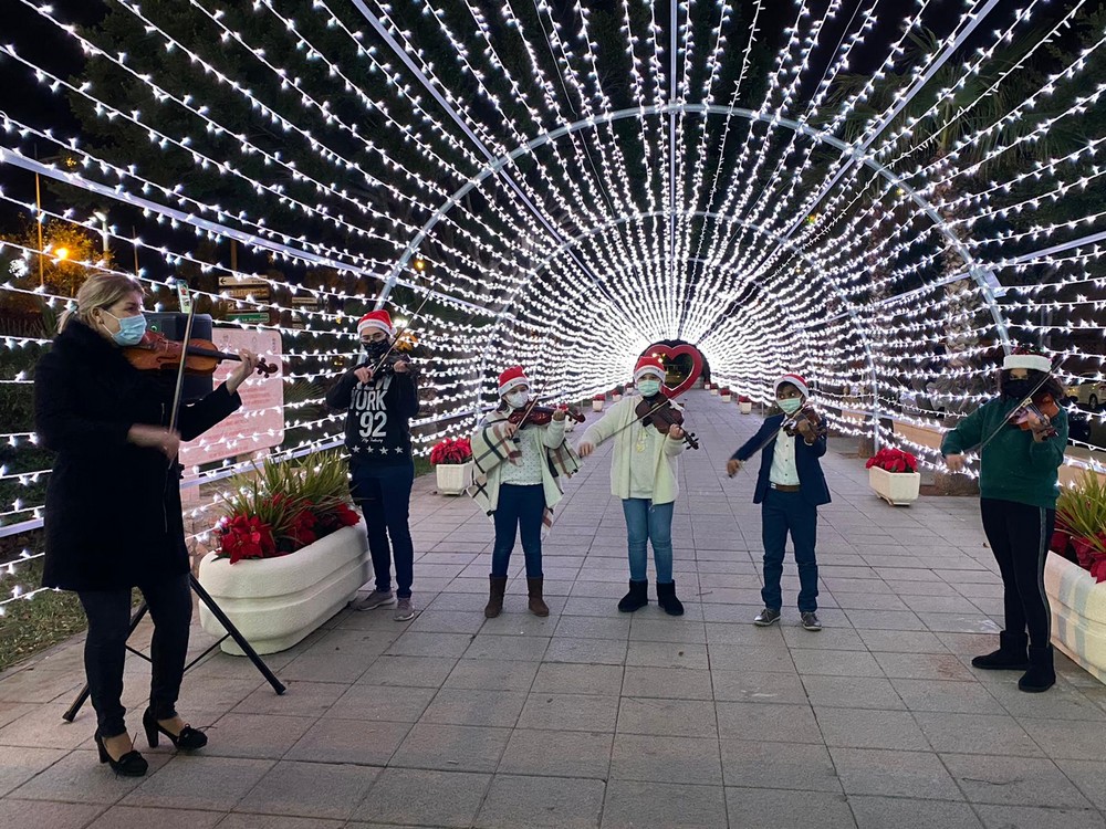 Vícar ya luce un alumbrado navideño con más de  300.000 bombillas de bajo consumo