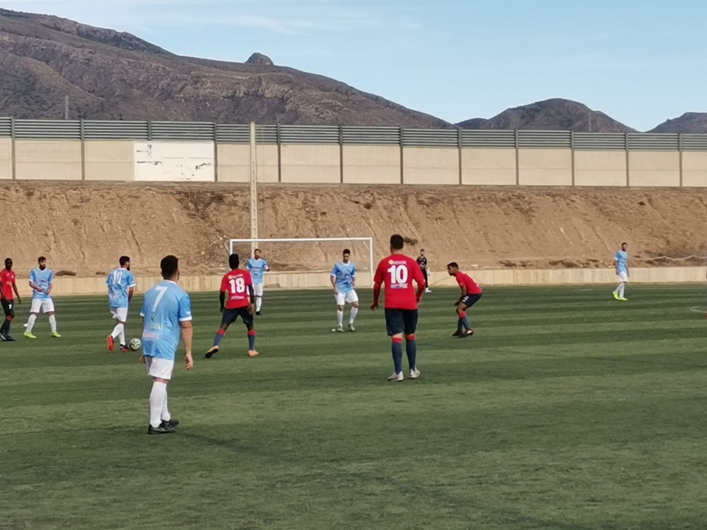 Un serio Poli Ejido CF pierde frente a una AD Roquetas 2018 mejor (0-2)