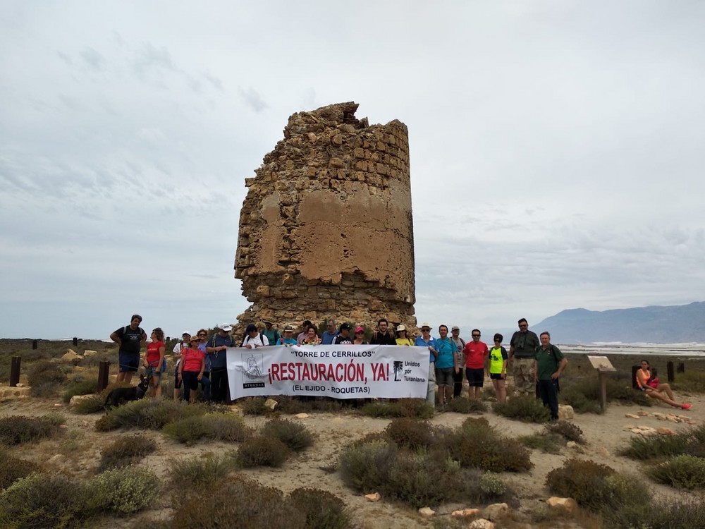 La Asociación Athenaa y Unidos por Turaniana aseguran que la Torre de Cerrillos está “en grave peligro” ante la inacción de El Ejido y Roquetas de Mar