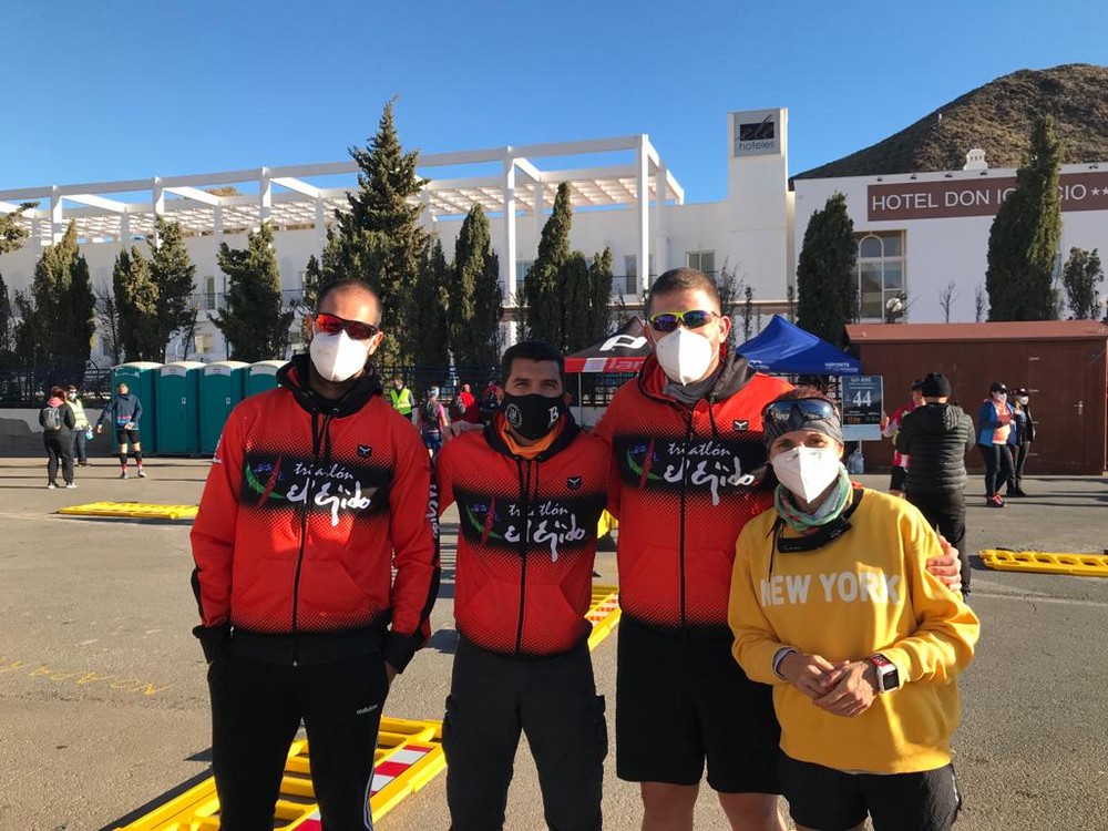 Triunfo del CD Triatlón El Ejido en el Ultra Costa de Almería