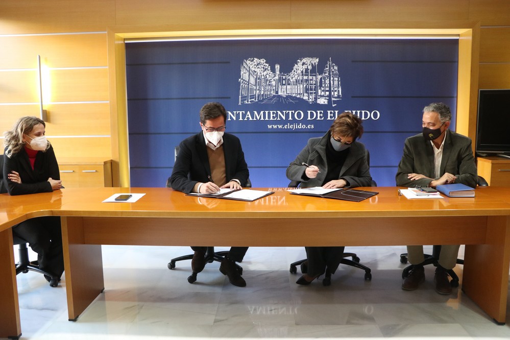 Ayuntamiento y Colegio Oficial de Veterinarios refuerzan su compromiso de colaboración para garantizar el control y protección de los animales de compañía