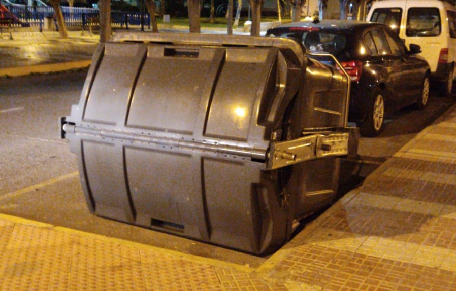 El Ayuntamiento de Adra atiende más de una veintena de incidencias por el temporal de viento