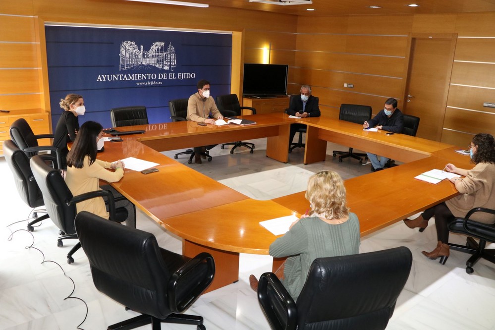 El Ejido registra un ligero descenso en el número de contagios por COVID-19, aunque el alcalde pide “cautela y responsabilidad” frente a la proximidad de las fiestas navideñas