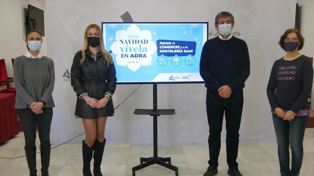 El Ayuntamiento lanza la campaña ‘Esta Navidad vívela en Adra’ para apoyar al comercio local