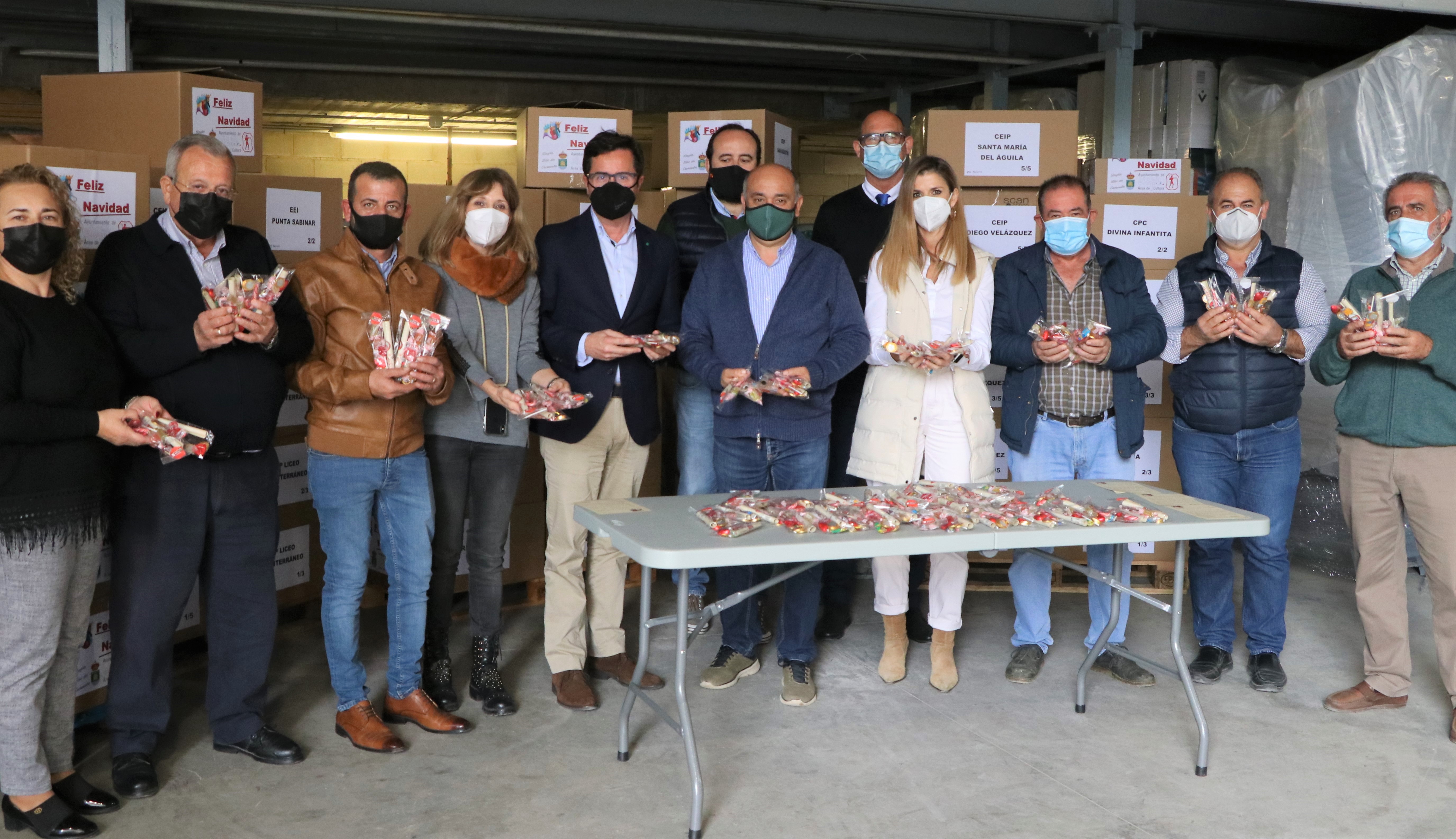 El Ayuntamiento de El Ejido ejerce de emisario real y entrega más de 100.000 caramelos a los niños ejidenses