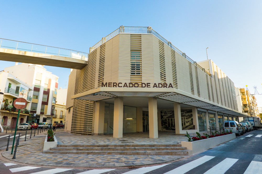 El Mercado de Adra reabre tras las obras de transformación y adaptación