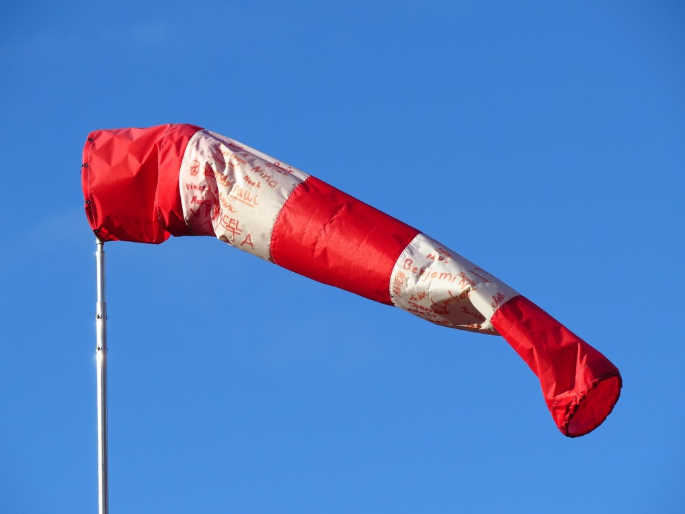 Activan el aviso naranja por viento y por fenómenos costeros en Almería