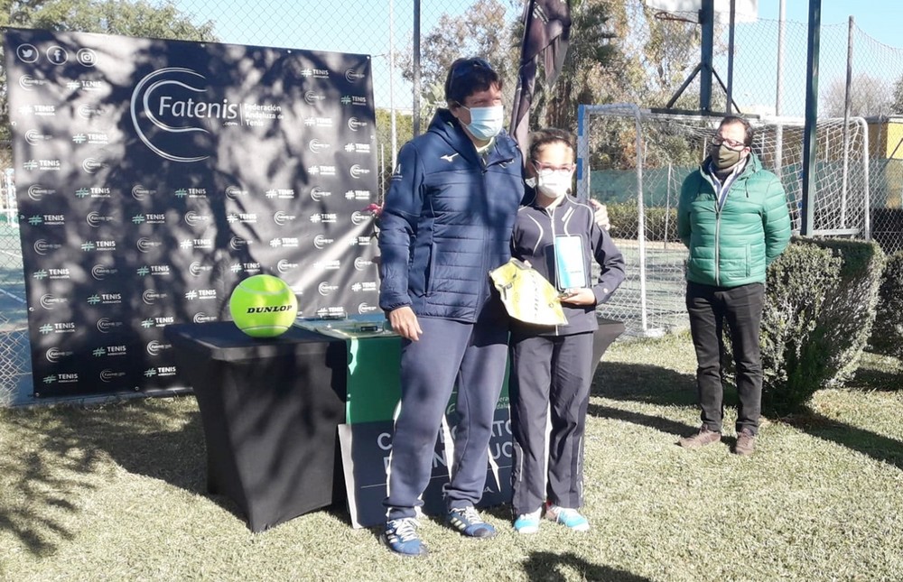 La tenista del Club de Tenis El Ejido Paula Navarro, subcampeona de Andalucía alevín