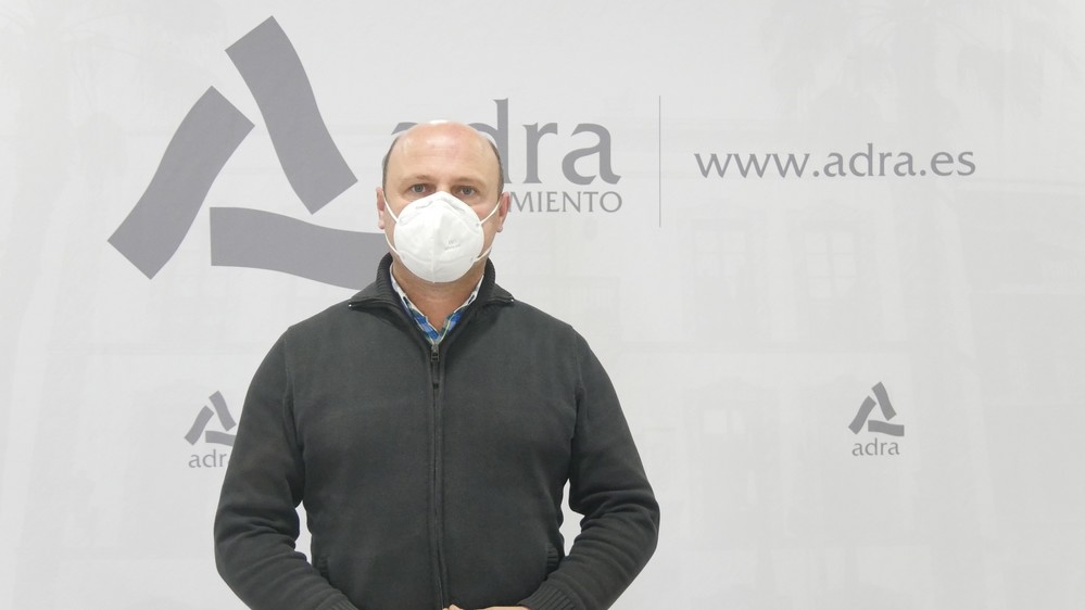 Adra refuerza el funcionamiento de la OMIC con más de 12.000 euros