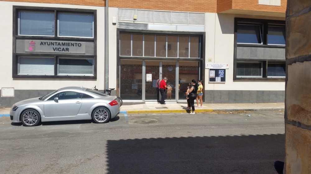 Vícar ayuda a tramitar las solicitudes para la adecuación de viviendas para mayores, discapacitados y dependientes