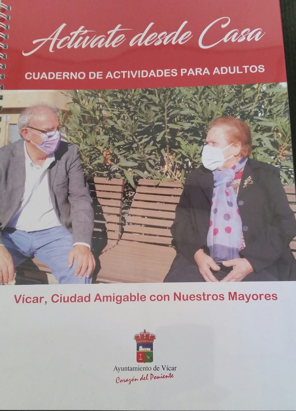Vícar reparte entre sus mayores el cuaderno 'Actívate desde casa', con actividades de envejecimiento activo
