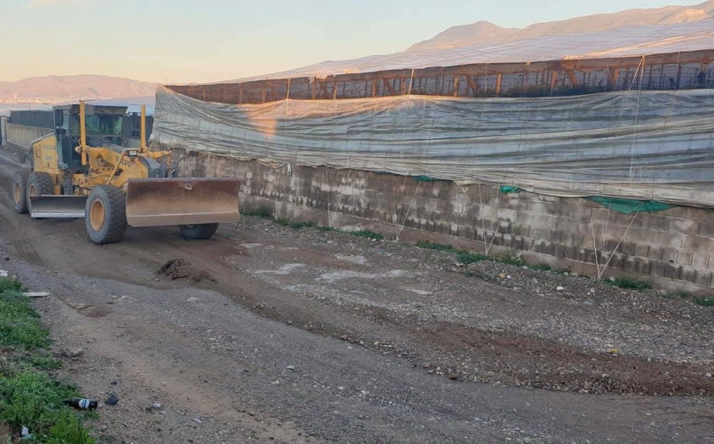 El Ayuntamiento de El Ejido lleva a cabo durante todo el año trabajos de mantenimiento y adecuación de cunetas y caminos rurales