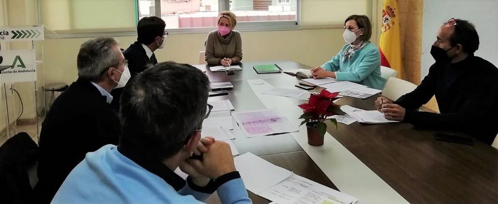 Ayuntamiento y Delegación de Fomento analizan la línea de subvenciones para la renovación urbana de edificios de mayor antigüedad