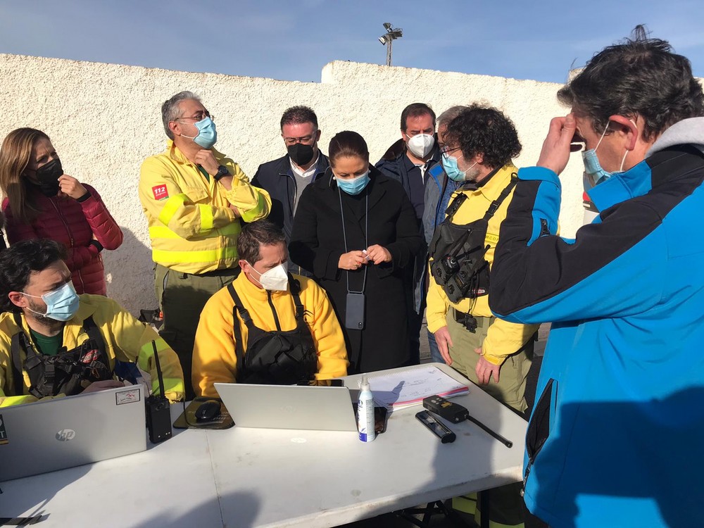 El “complicado” incendio de Berja afecta a un perímetro de 400 hectáreas y el INFOCA teme a las rachas de viento de esta tarde