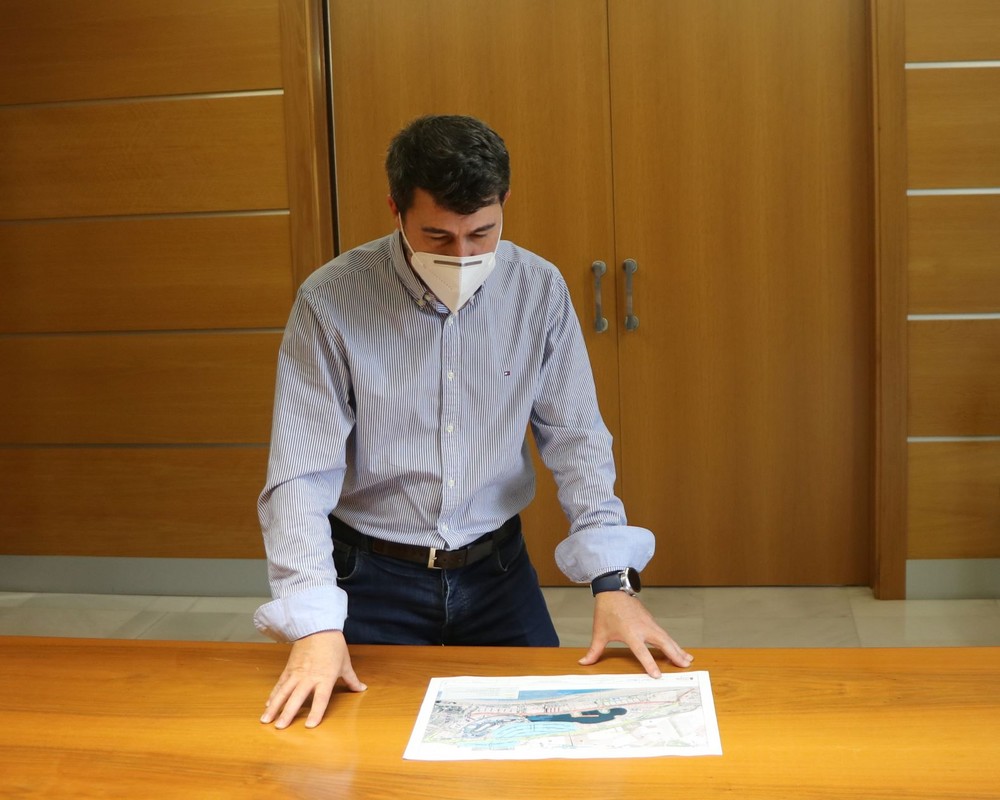 El edil de Obras Públicas tacha de “alarmista” al PSOE de El Ejido y asegura que los trabajos de sustitución del adoquinado de Ejido Centro serán “mínimos y a coste cero” para el Ayuntamiento