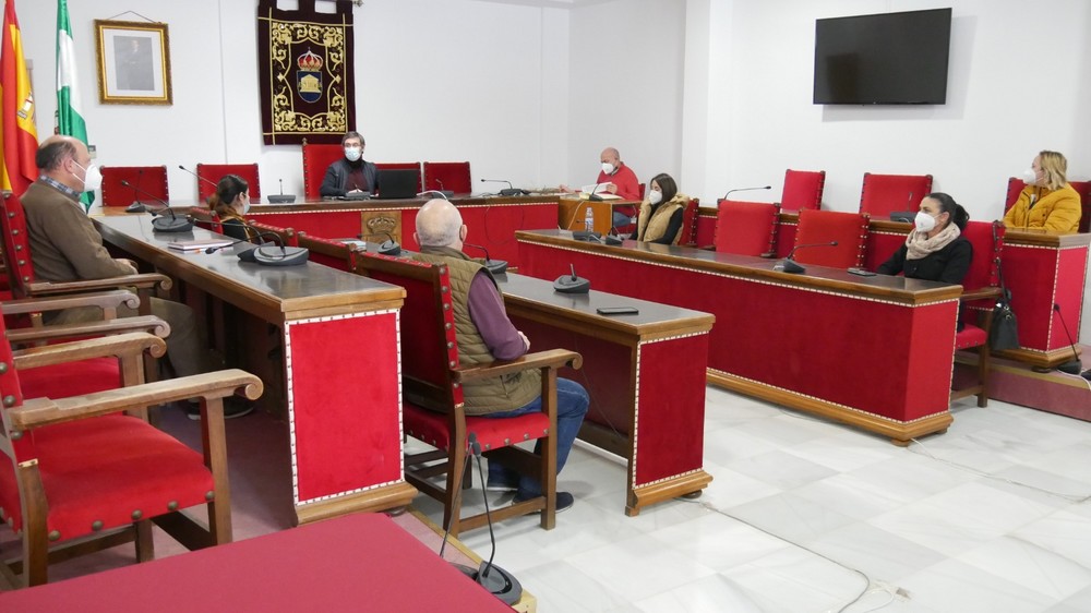 El Ayuntamiento de Adra crea dos bolsas de empleo de limpieza para reforzar la lucha contra la COVID-19