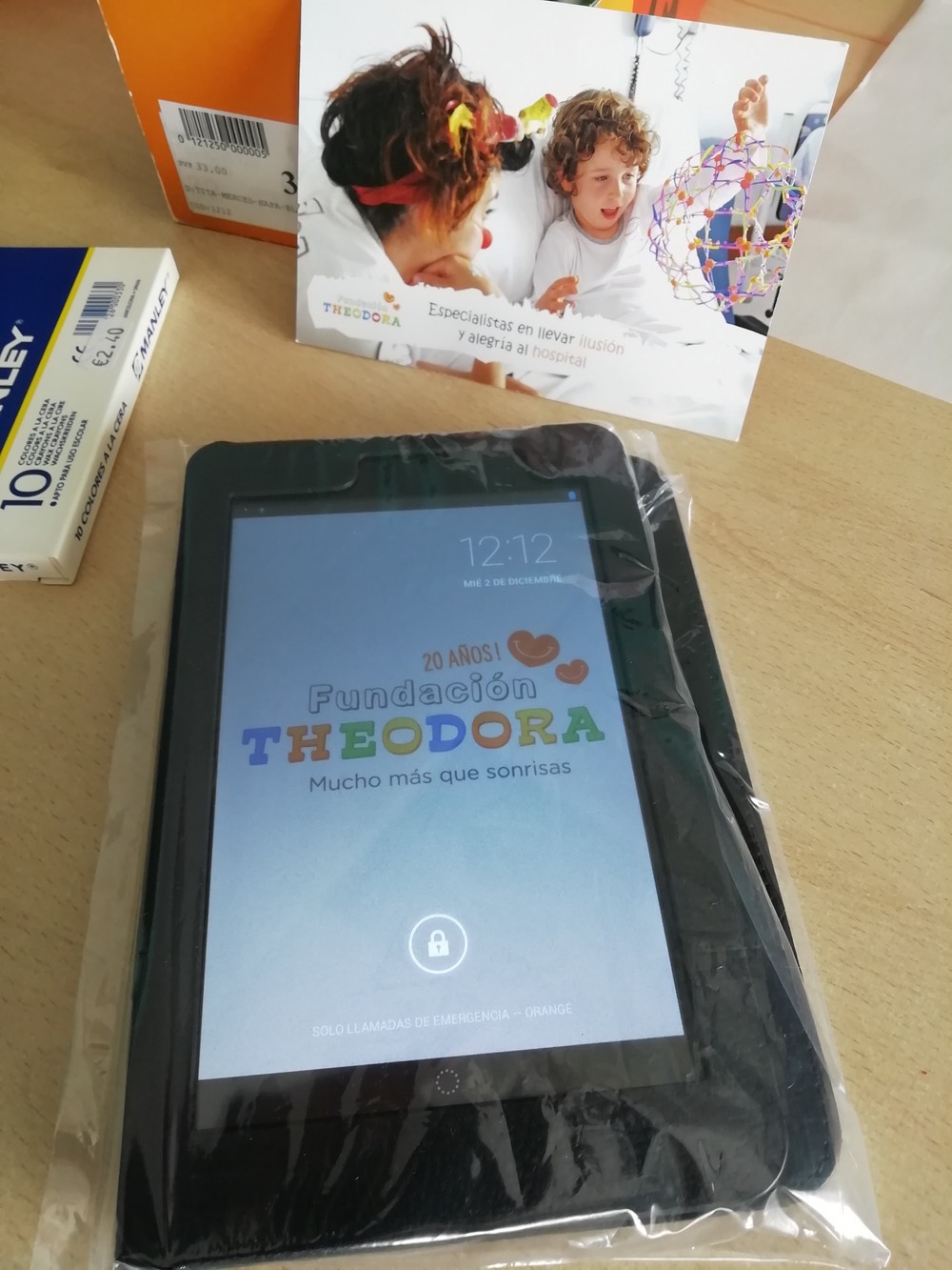El Hospital de Poniente recibe la donación de una decena de tablets de la Fundación Theodora
