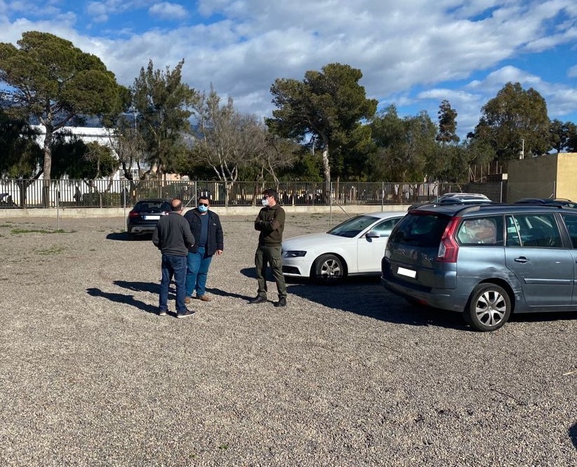 Acondicionan dos solares en Las Norias para zona de aparcamiento con el fin de facilitar la entrada y salida a centros educativos