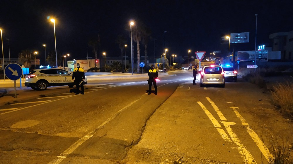 La Policía Local de Adra detiene a una pareja por presunto intento de okupación de una vivienda