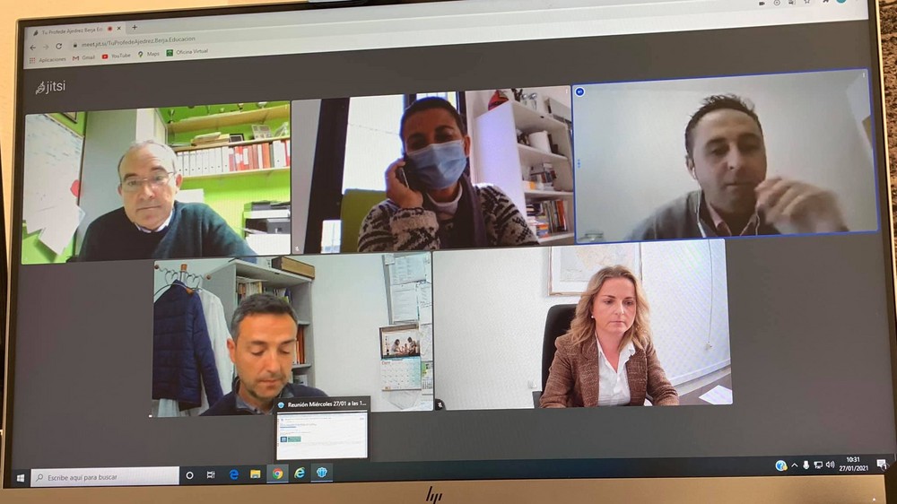 El Ayuntamiento de Berja lleva talleres ‘online’ de ajedrez a los colegios del municipio