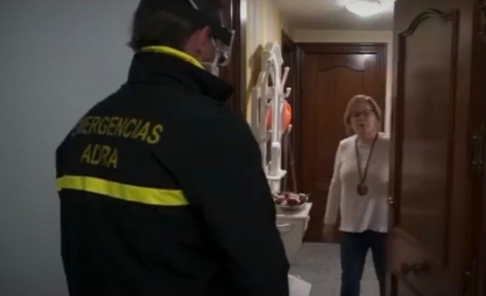 Ayuntamiento de Adra ayuda a familias con COVID-19, dependientes y mayores con compras y retirada de basura